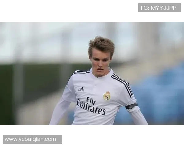 厄德高在球场上的表现与未来发展潜力的深度分析与展望 厄德高在球场上的表现与未来发展潜力的深度分析与展望